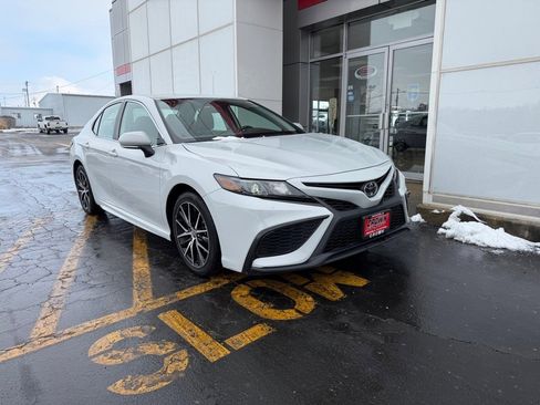 Certified 2023 Toyota Camry SE image 3