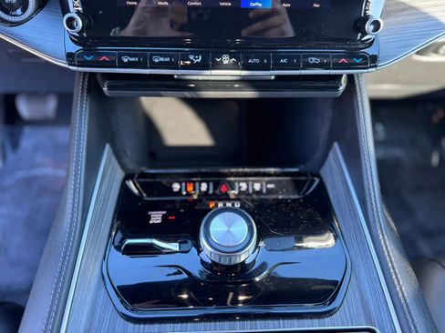 Used 2024 Jeep Wagoneer Series II w/ Flexible Seating Group image 21