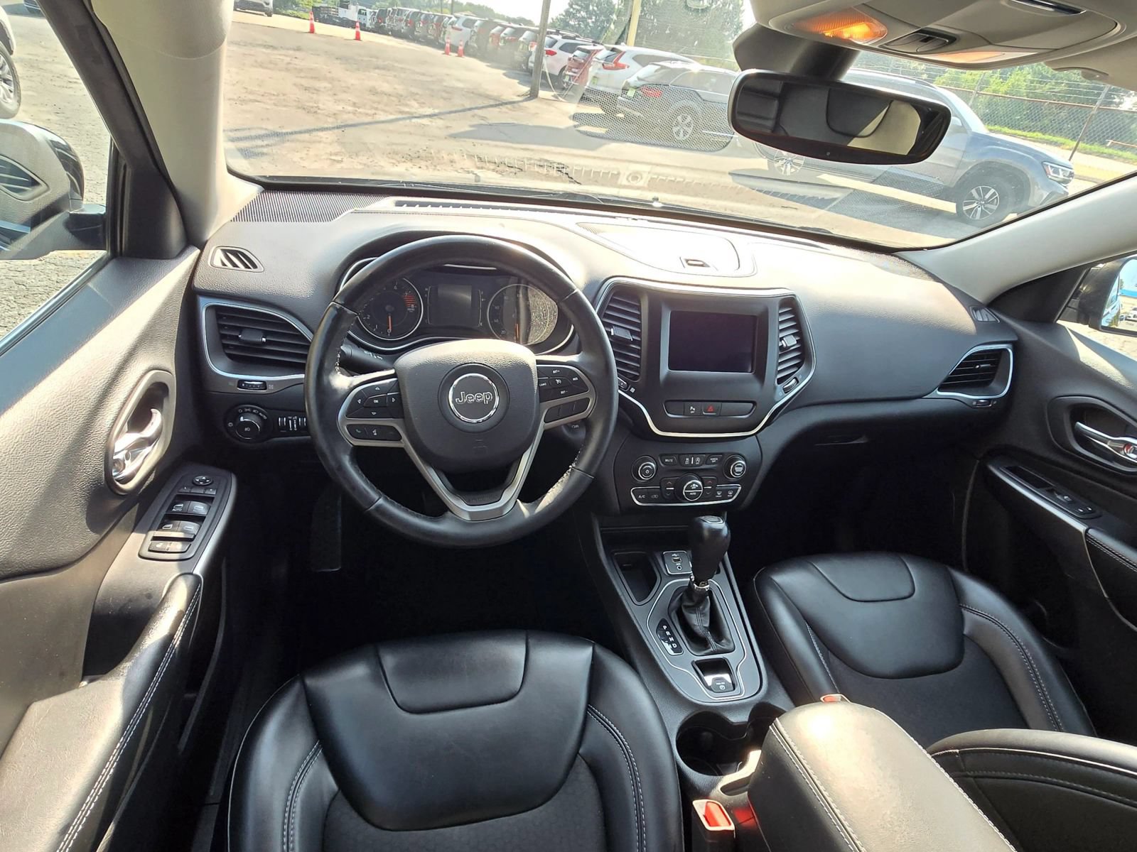 Used 2019 Jeep Cherokee Latitude Plus w/ Comfort/Convenience Group FWD image 5