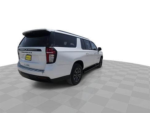 Used 2023 Chevrolet Suburban Z71 w/ Luxury Package AWD/4WD image 8
