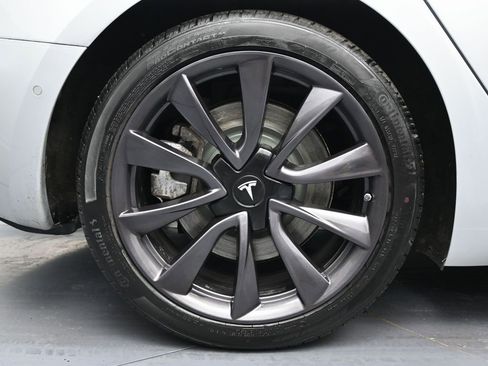 Used 2018 Tesla Model 3 Long Range image 12