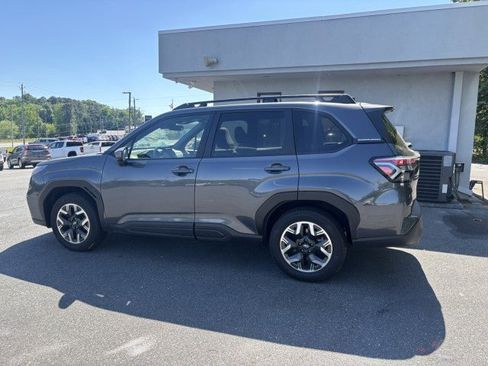 Certified 2025 Subaru Forester Premium AWD/4WD image 10