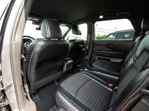 Used 2024 Nissan Pathfinder Rock Creek AWD/4WD image 34