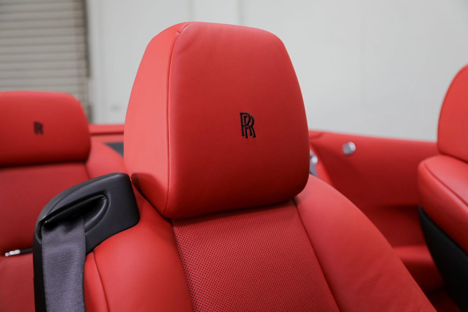 Used 2018 Rolls-Royce Dawn RWD image 33