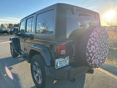 Used 2017 Jeep Wrangler Unlimited Sahara w/ Connectivity Group image 11