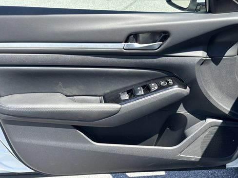 New 2025 Nissan Altima 2.5 SL FWD image 24