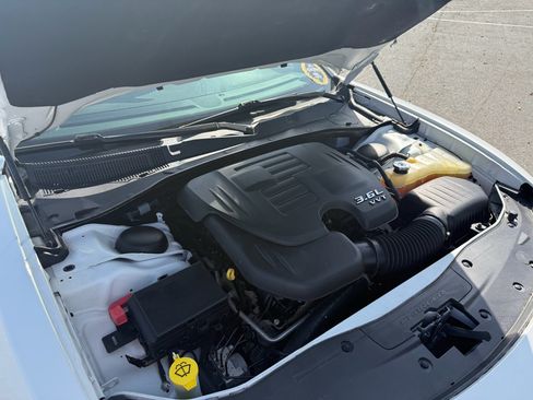 Used 2019 Dodge Charger SXT w/ Leather Interior Group RWD image 13