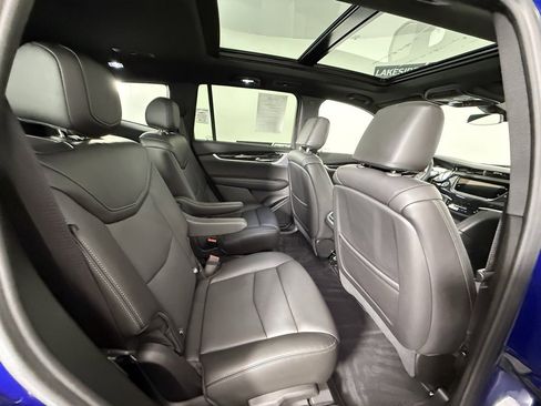 Used 2025 Cadillac XT6 Premium Luxury image 16