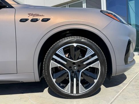 Used 2025 Maserati Grecale Folgore image 9