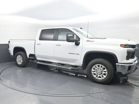 Used 2025 Chevrolet Silverado 2500 LT AWD/4WD image 32