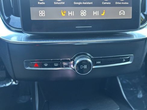 Used 2025 Volvo XC90 B6 Plus image 23