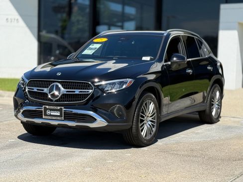 Used 2025 Mercedes-Benz GLC 300 image 2