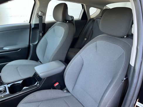 Used 2025 Kia K4 LXS image 30