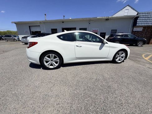 Used 2010 Hyundai Genesis 2.0T RWD image 9