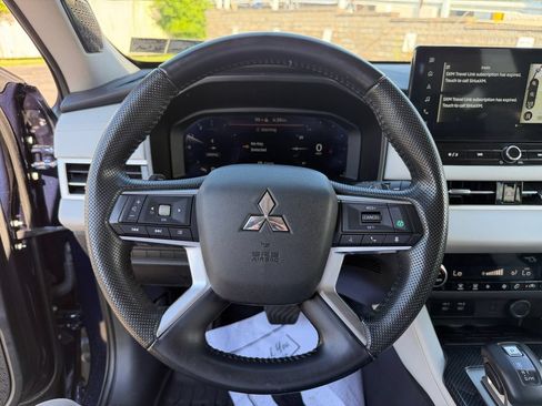 Used 2025 Mitsubishi Outlander SE AWD/4WD image 15
