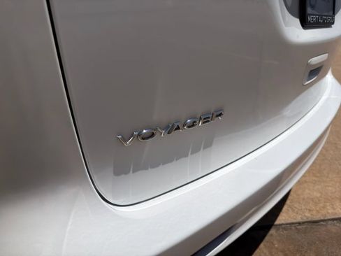 Used 2023 Chrysler Voyager LX FWD image 13