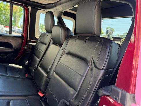 Used 2021 Jeep Wrangler Unlimited Sahara image 41