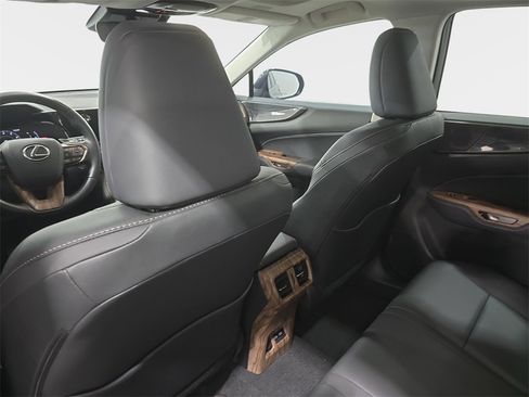 Used 2025 Lexus NX 250 FWD w/ Towing Package (2000 Lbs) image 13