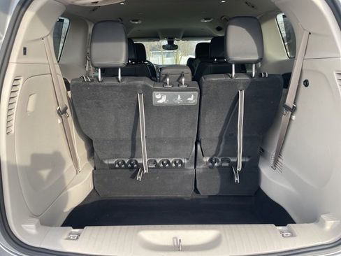 Used 2017 Chrysler Pacifica Touring-L image 12