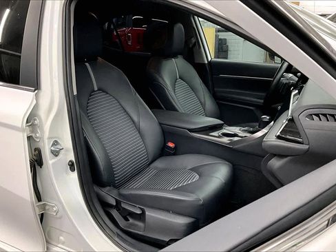 Used 2024 Toyota Camry SE image 8