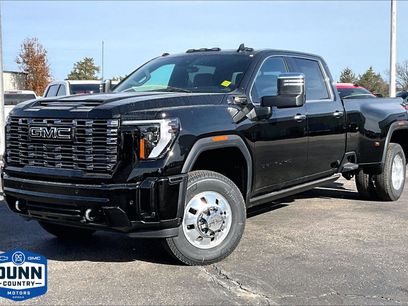 New 2026 GMC Sierra 3500 Denali Ultimate w/ LPO, Black Badging Package