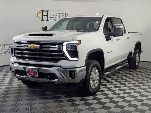 Used 2024 Chevrolet Silverado 2500 LTZ AWD/4WD image 4