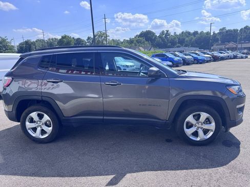 Used 2019 Jeep Compass Latitude AWD/4WD image 5