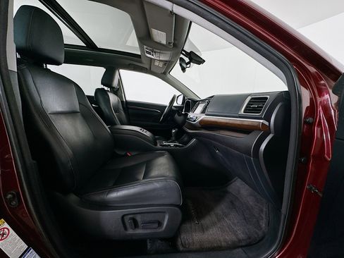 Used 2015 Toyota Highlander Limited Platinum image 35