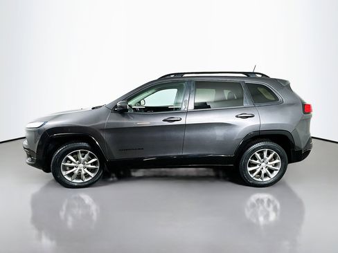 Used 2018 Jeep Cherokee Latitude image 4