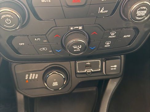 Used 2023 Jeep Renegade Latitude image 7