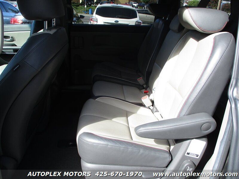 Used 2016 Kia Sedona LX w/ LX Essentials Premium Package FWD image 11