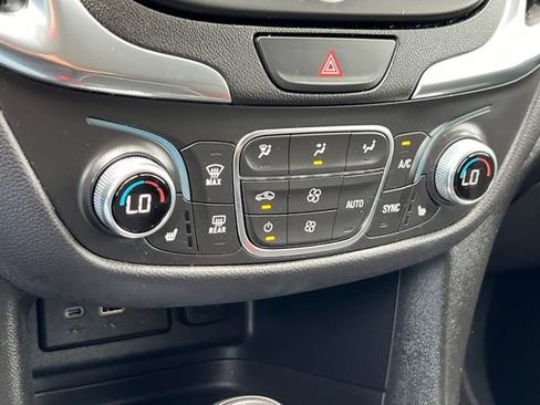 Used 2021 Chevrolet Equinox LT FWD image 23