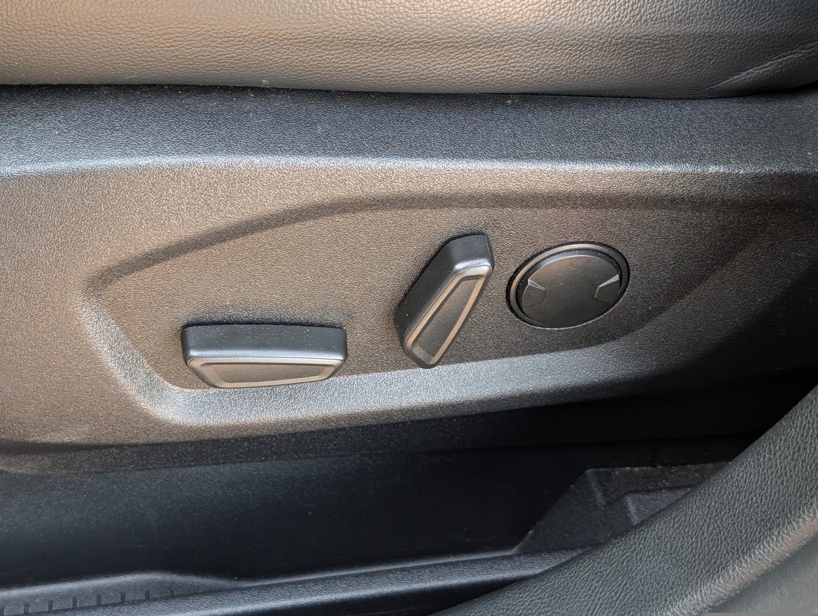 Used 2024 Ford Edge SEL AWD/4WD image 13