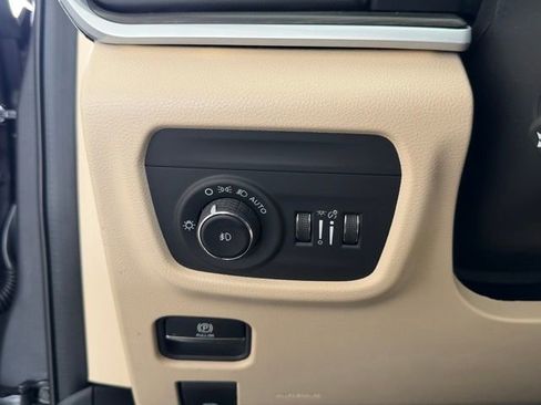 New 2026 Jeep Grand Cherokee Limited AWD/4WD image 17