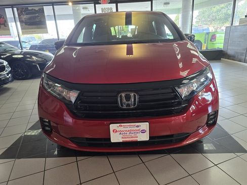 Used 2023 Honda Odyssey Sport image 2