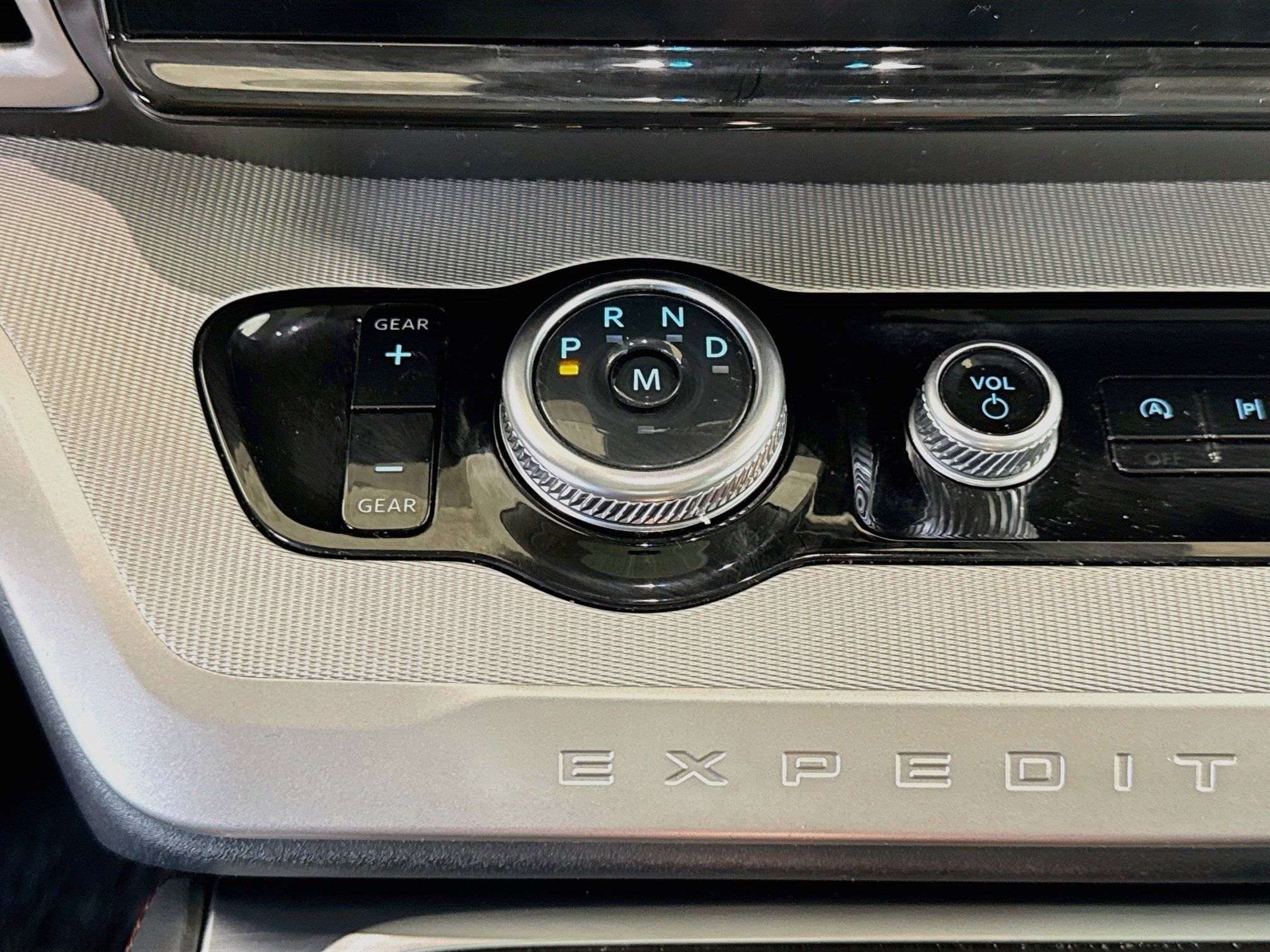 Used 2025 Ford Expedition Active AWD/4WD image 25