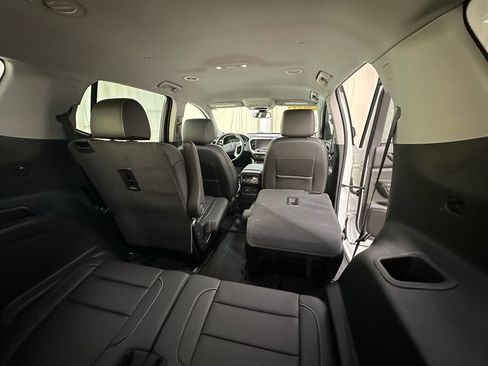 Used 2023 GMC Acadia SLT w/ Preferred Package FWD image 21