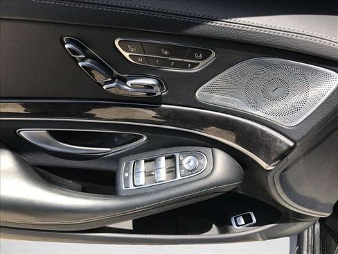 Used 2020 Mercedes-Benz S 560 Sedan image 12