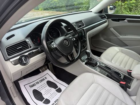 Used 2016 Volkswagen Passat 3.6 SEL Premium FWD image 15