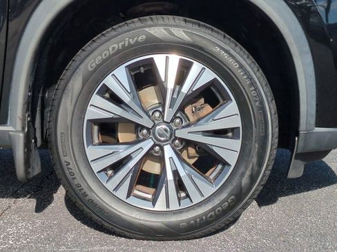 Used 2021 Nissan Rogue SV w/ Premium Package image 11