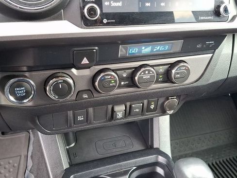 Used 2021 Toyota Tacoma TRD Off-Road AWD/4WD image 12