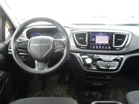 Used 2018 Chrysler Pacifica Touring Plus w/ S Appearance Package image 8