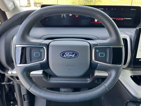Used 2025 Ford Expedition Active RWD image 9