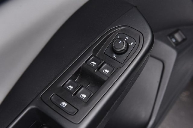Used 2023 Volkswagen Taos SE FWD image 8