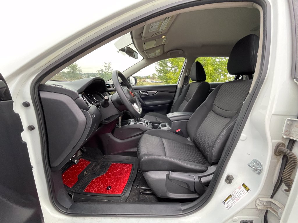 Used 2017 Nissan Rogue S AWD/4WD image 3