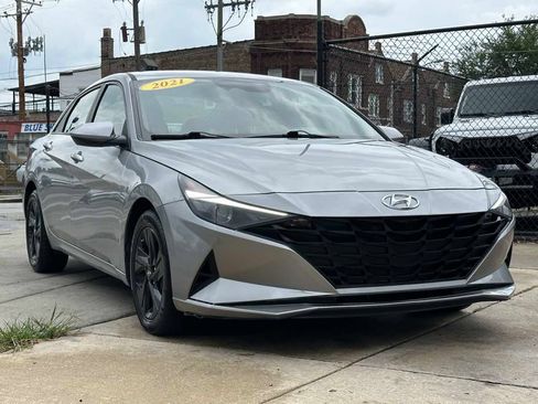 Used 2021 Hyundai Elantra SEL FWD image 3