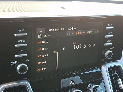 Used 2023 Kia Sorento LX image 17