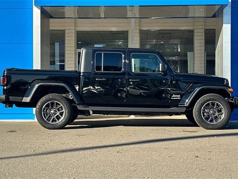Used 2022 Jeep Gladiator Overland w/ Popular Equipment Package image 4