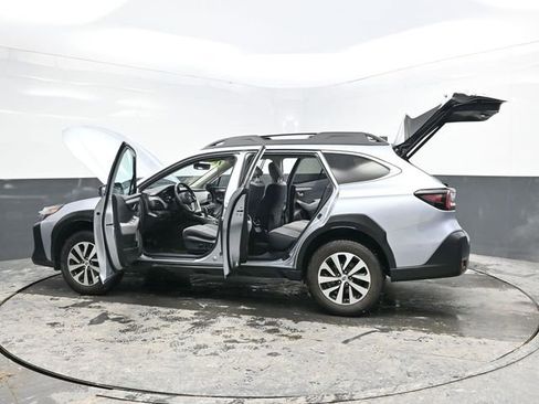 Used 2023 Subaru Outback Premium image 37