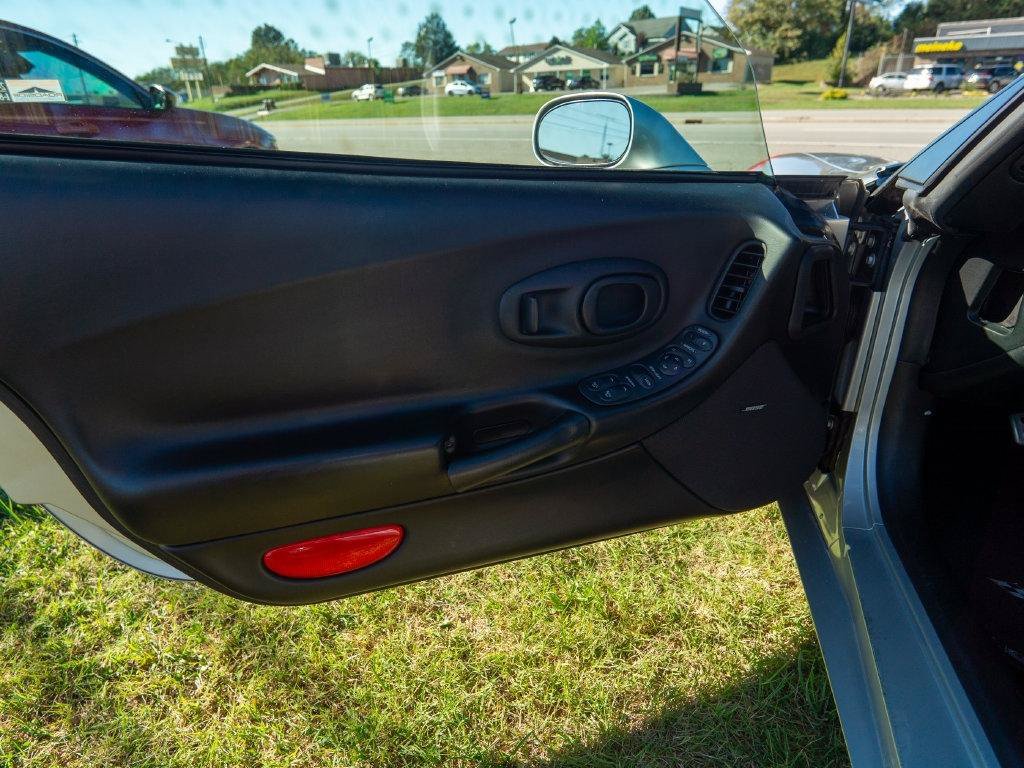 Used 1997 Chevrolet Corvette Coupe w/ Memory Pkg RWD image 11